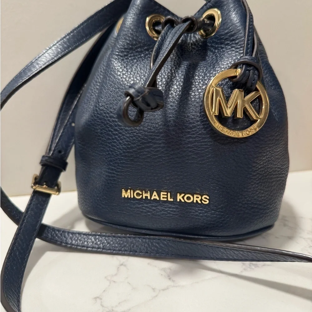 Michael Kors Jules Smartphone Drawstring Bag Navy